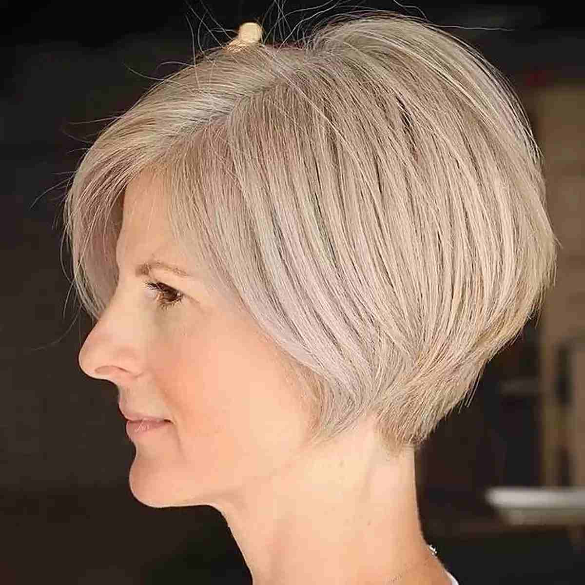 Jaw-Length Bixie Cut with Layers for women with short blonde hair